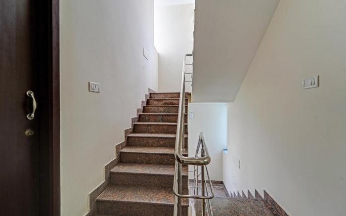 Hotel O J2 Service Apartment