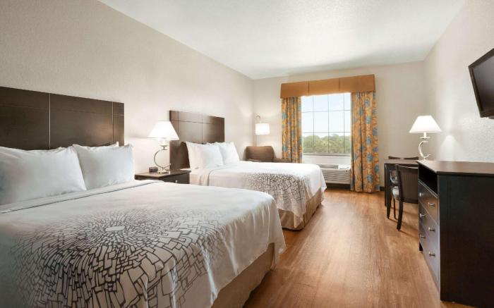 Days Inn & Suites by Wyndham San Antonio near AT&T Center