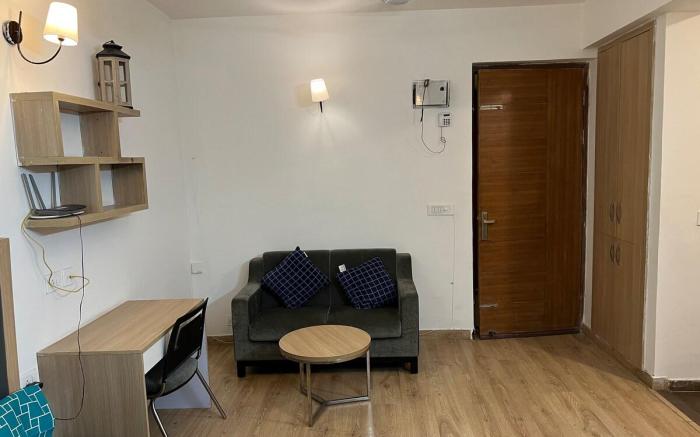 Lovely And Luxury Noida  Studio