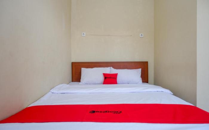 RedDoorz Syariah near Terminal Mendolo Wonosobo 2