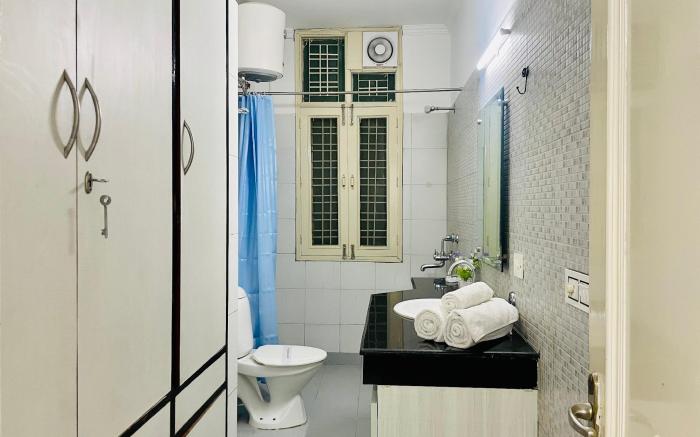 BluO 1BHK Galleria Market - BathTub, Patio, Gym TT