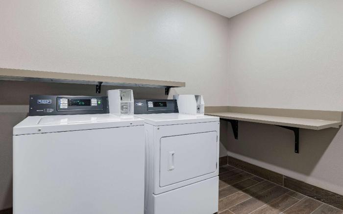 AmericInn by Wyndham International Falls