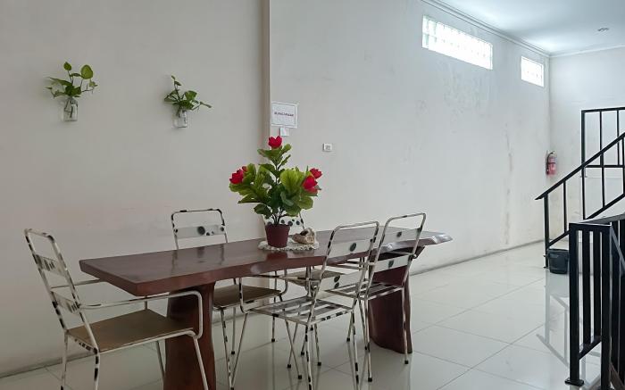 RedDoorz @ Fella Homestay Medan