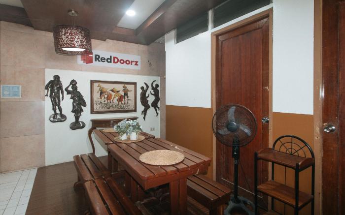RedDoorz @ Plaza La Paz Iloilo City