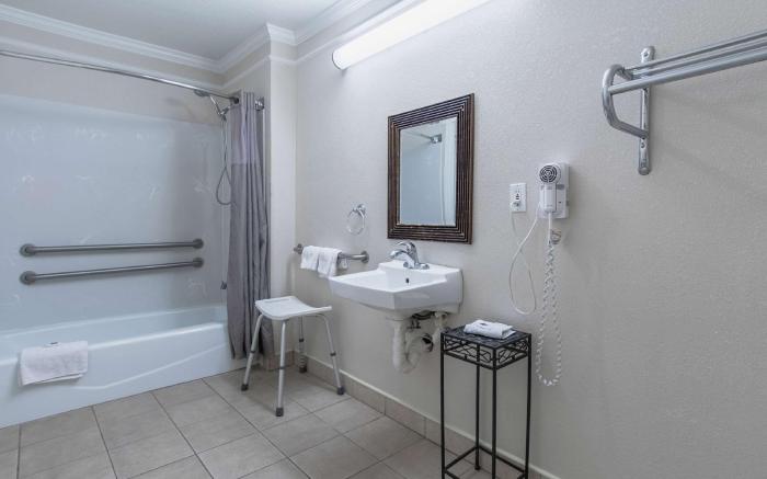 Motel 6 Kingsburg, CA