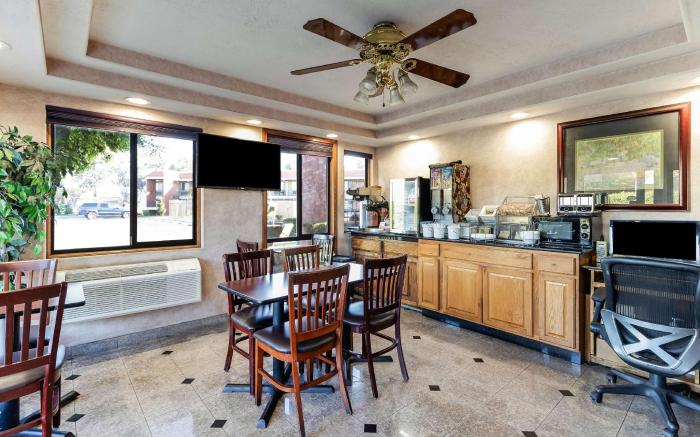 Knights Inn - Madera CA