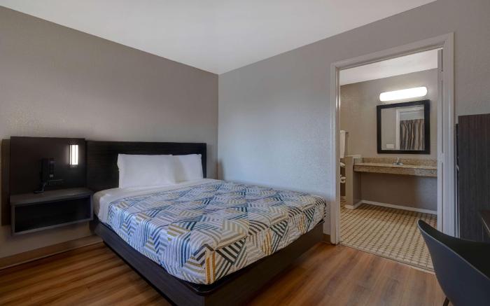 Motel 6 Buttonwillow, CA - Central