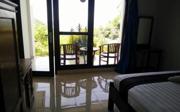CF Komodo Hotel