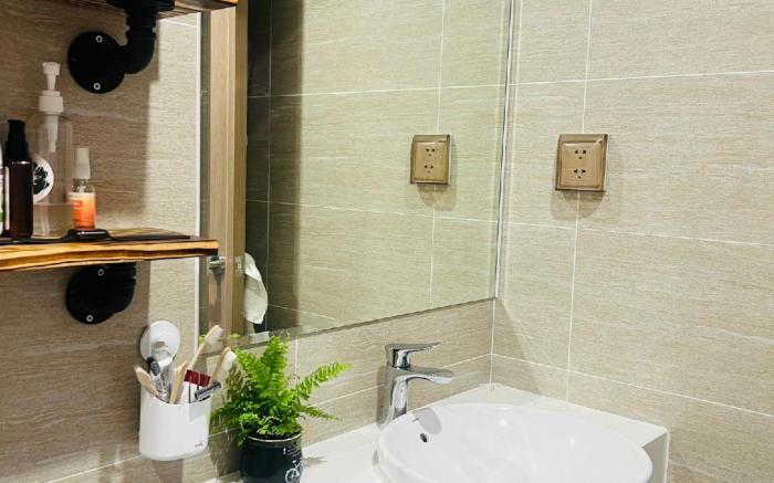 Vinhome Holidays Studio. Queen bed.