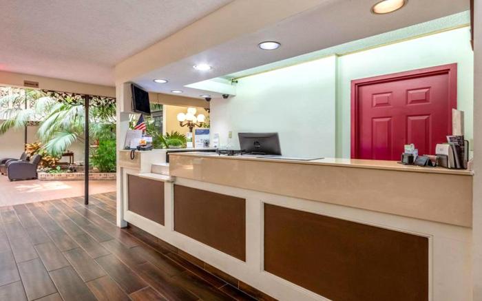 Coratel Plus Suites  Wichita West Airport
