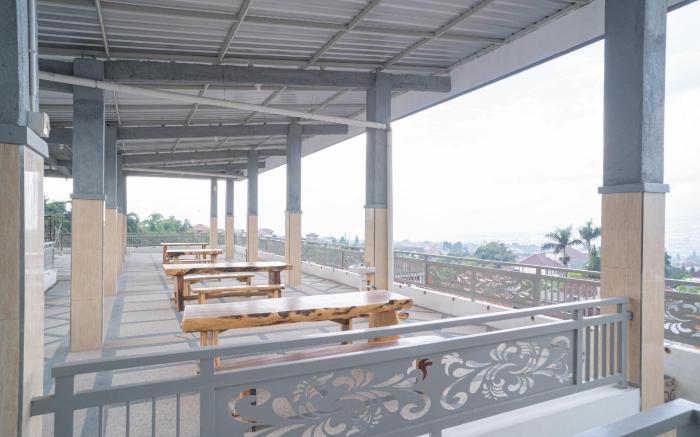 Urbanview Hotel Sky Batu Malang by RedDoorz