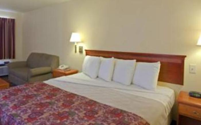 Americas Best Value Inn & Suites University Ave