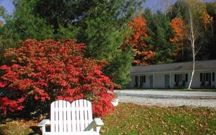 The 1896 House Country Inn - Brookside & Pondside