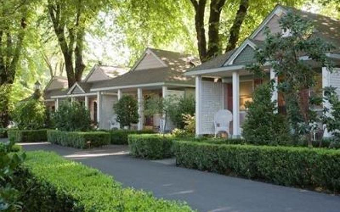 Cottage Grove Inn