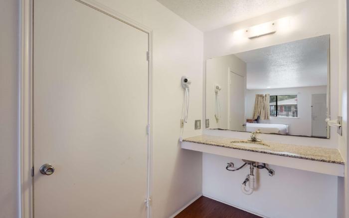 Americas Best Value Inn Lockhart