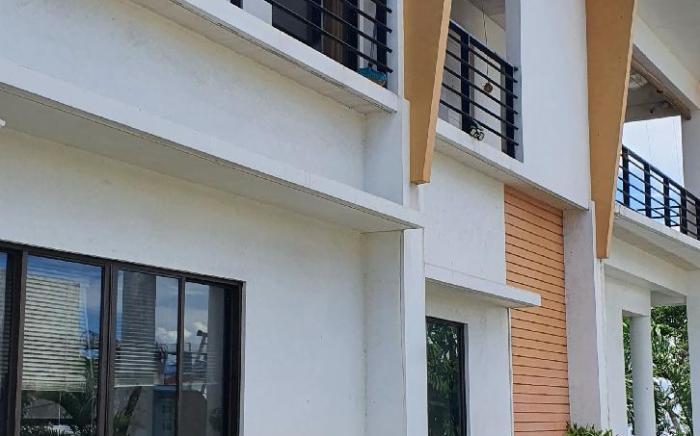 Lola's Guest House