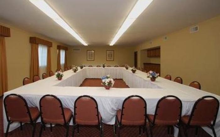 Oak Hill Inn & Suites