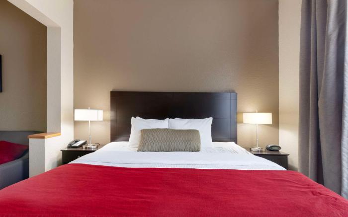 Best Western Plus Bradbury Inn & Suites