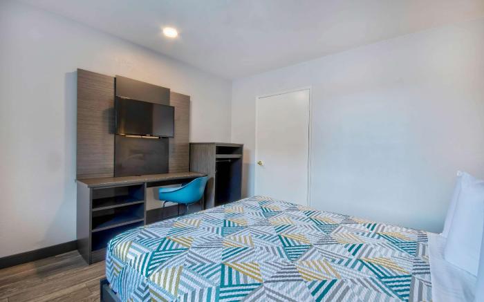 Motel 6 Marina, CA - Monterey