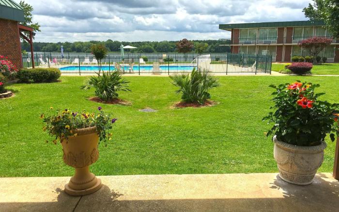 Super 8 by Wyndham Riverside AL