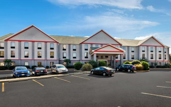 Red Roof PLUS+ & Suites Atlanta Airport South