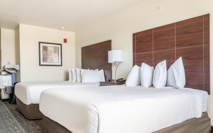 Cobblestone Hotel and Suites - Newport
