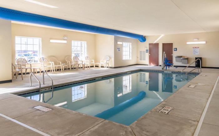 Cobblestone Hotel and Suites - Newport