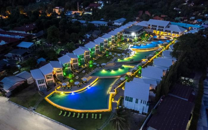 Vannee Golden Sands Beachfront Resort 