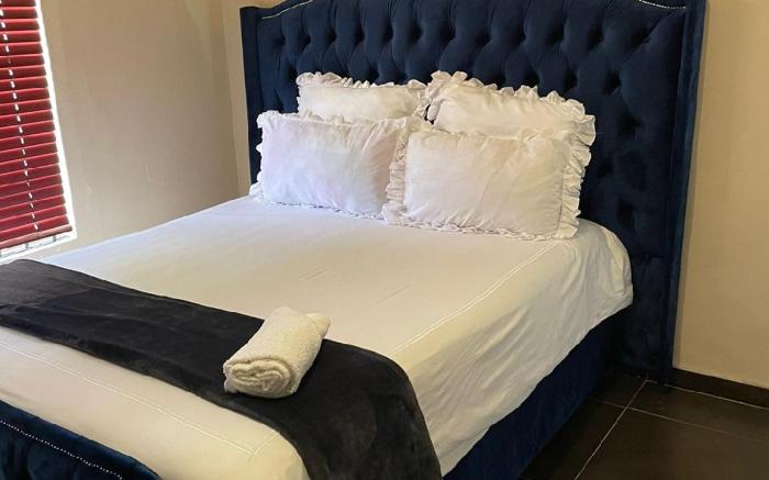 We are here to serve you! 76 Darwin Guest House 