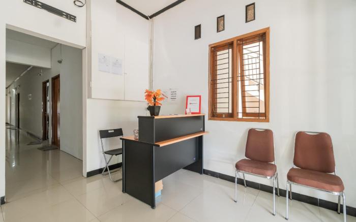 RedDoorz near Terminal Bubulak Bogor
