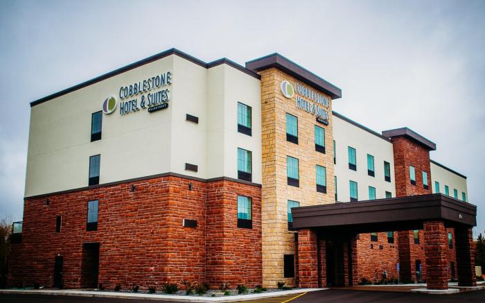 Cobblestone Hotel & Suites - International Falls