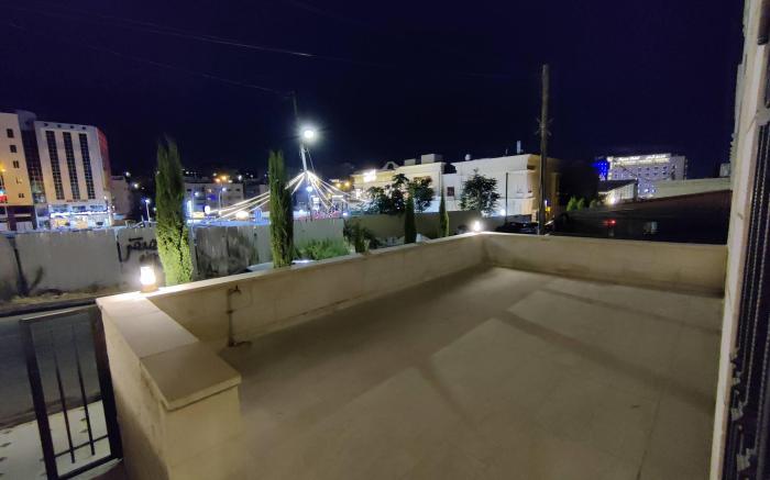 Entire house - 3 Bedroom Apartment Of 200 Square M With Terrace