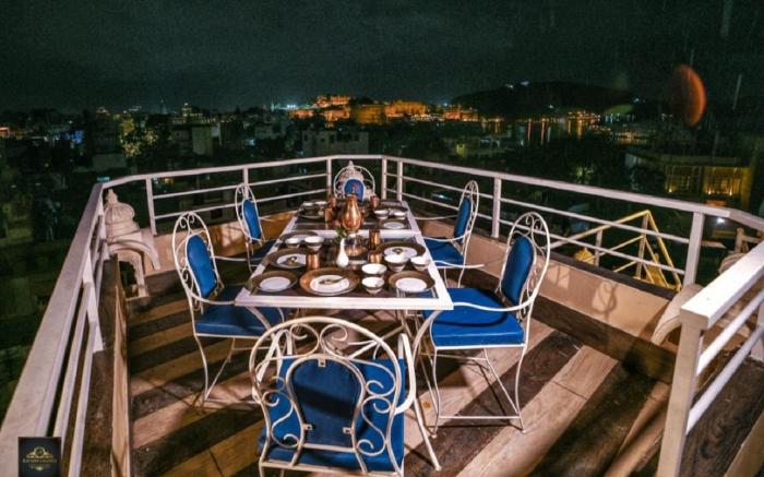 Royal Rafahiya - A Rooftop Lake View Hotel near Lake Pichola 