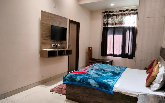 Surya Inn @5 Minutes walk in Nizamuddin Railway St