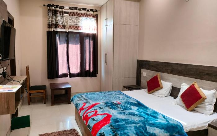 Surya Inn @5 Minutes walk in Nizamuddin Railway St