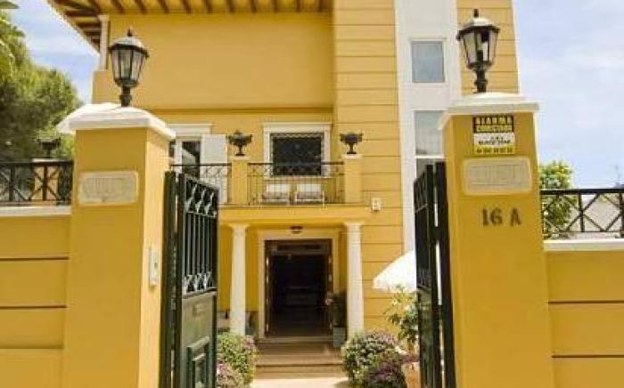 BYPILLOW Villa Lorena Adults Recommended