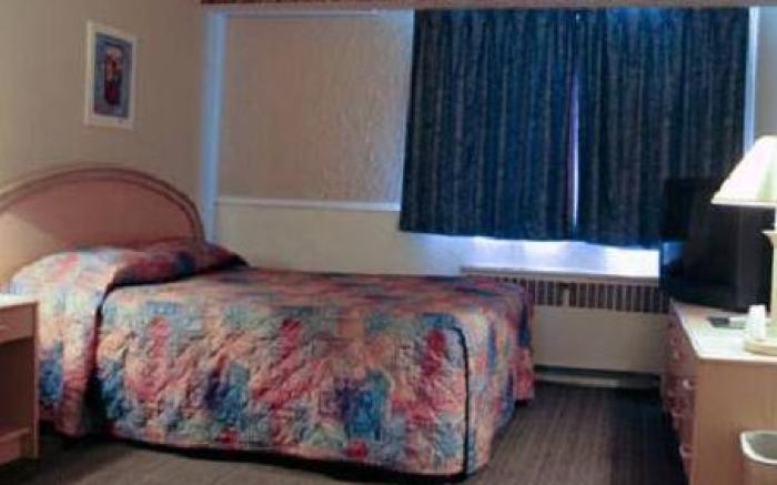 Airport Motor Inn