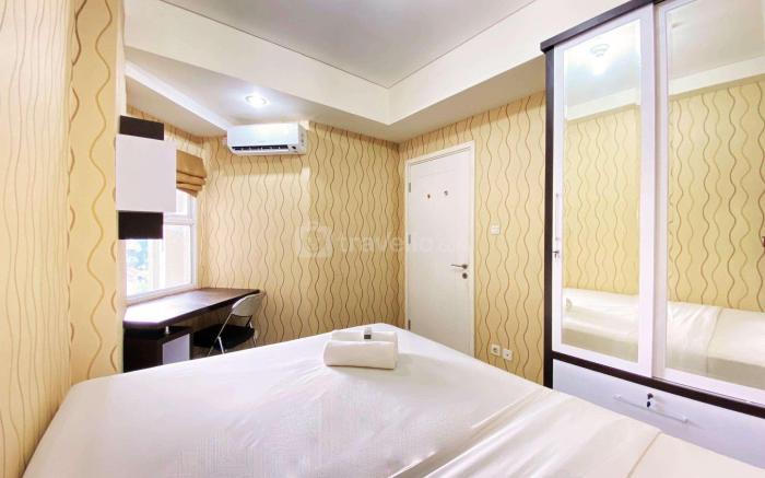 Cozy Living 1BR Parahyangan Residence By Travelio