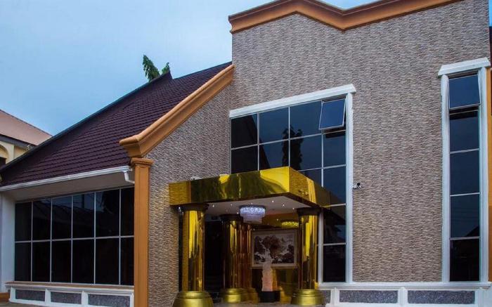 E-Suites Hotel 