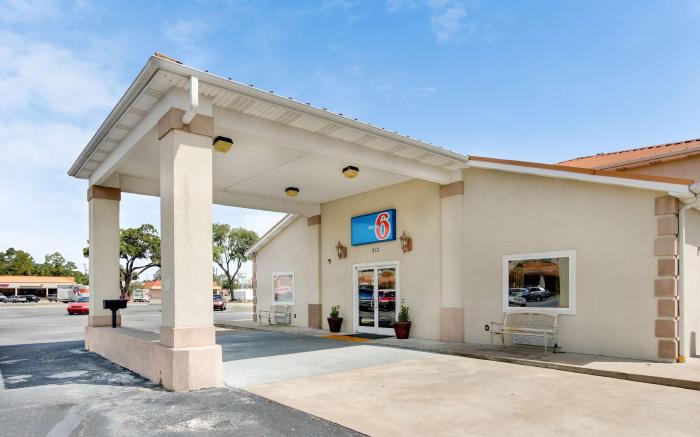 Motel 6 Hinesville, GA