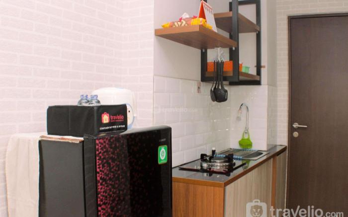 Stunning Comfy Studio Transpark Juanda By Travelio