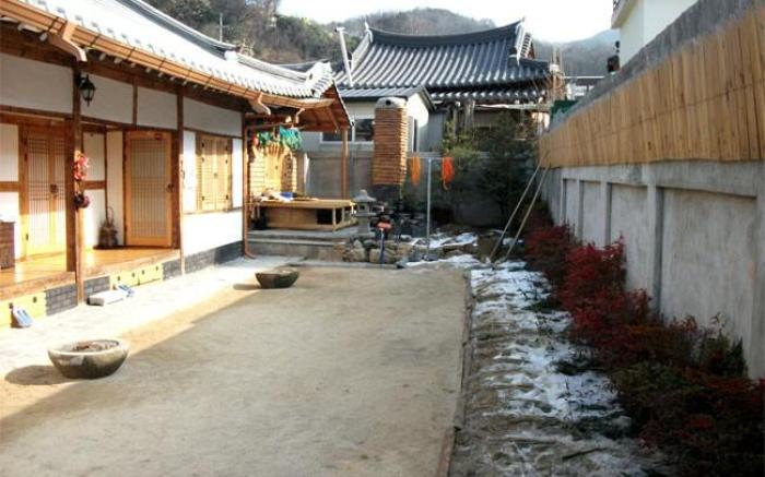 Jeonju Hanok Manhwajeong Hansik Babsang