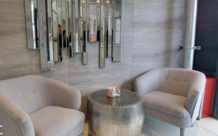Luxurious 2 Bedroom Apartment with Free Parking