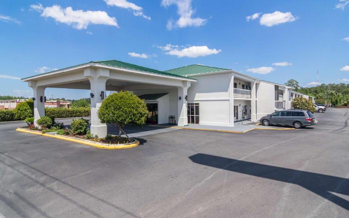 Motel 6 Waycross, GA