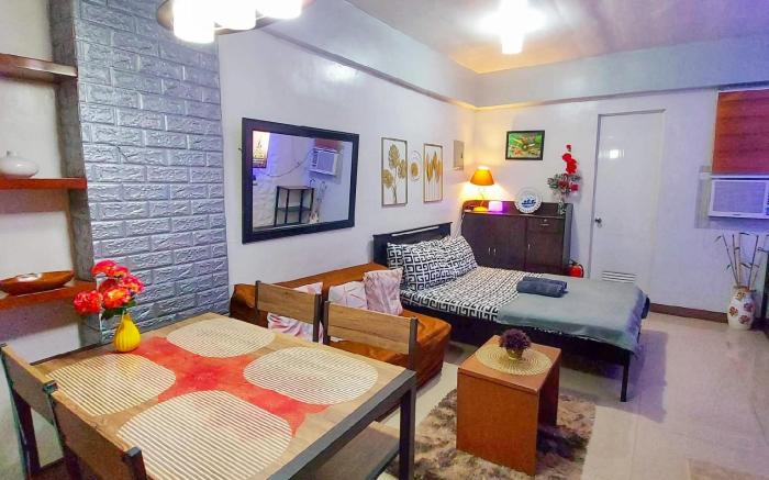 Cozy Room with Videoke + 100 Mbps Wi-fi 