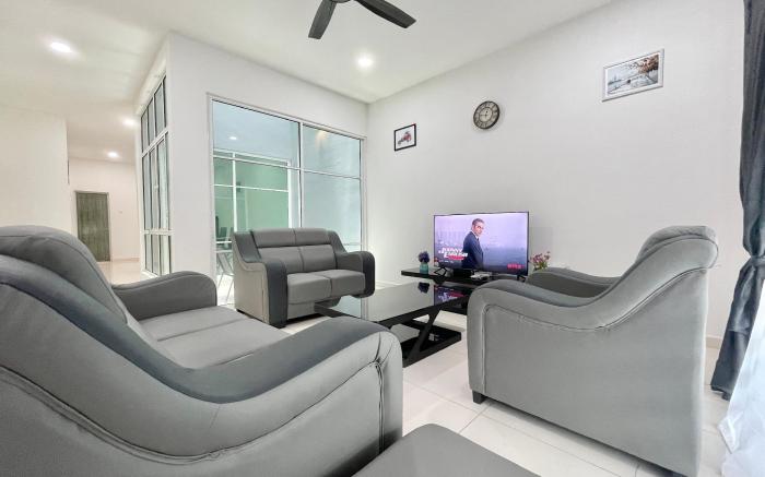 A Cozy 4BR Home/12 pax, 5mins to shops & mall