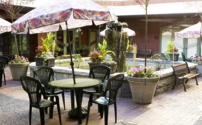 Harrison Lake Hotel
