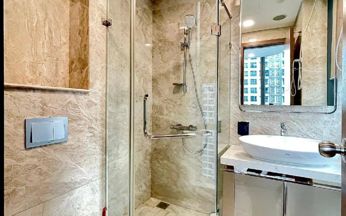 Best view 2 bed apt/ High Floor at Landmark 81