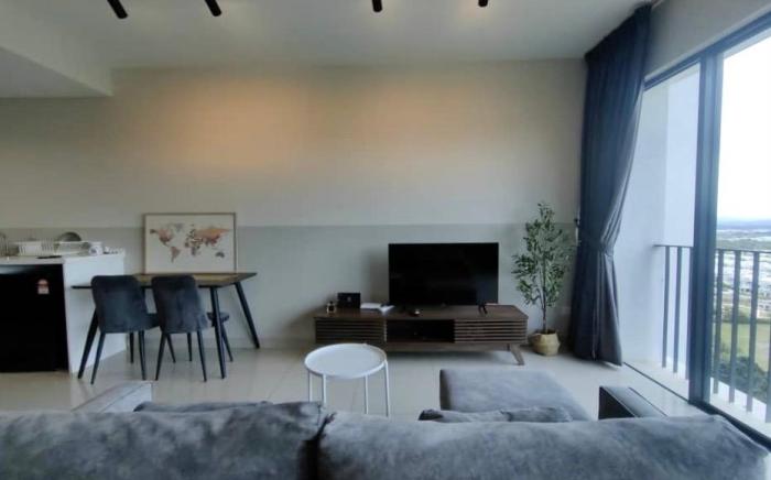 Shah Alam-Trefoil Studio Comfy 2 (Netflix)