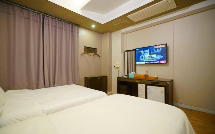 Jeonju Hanok Maeul Pungkyeong Guest and Hotel